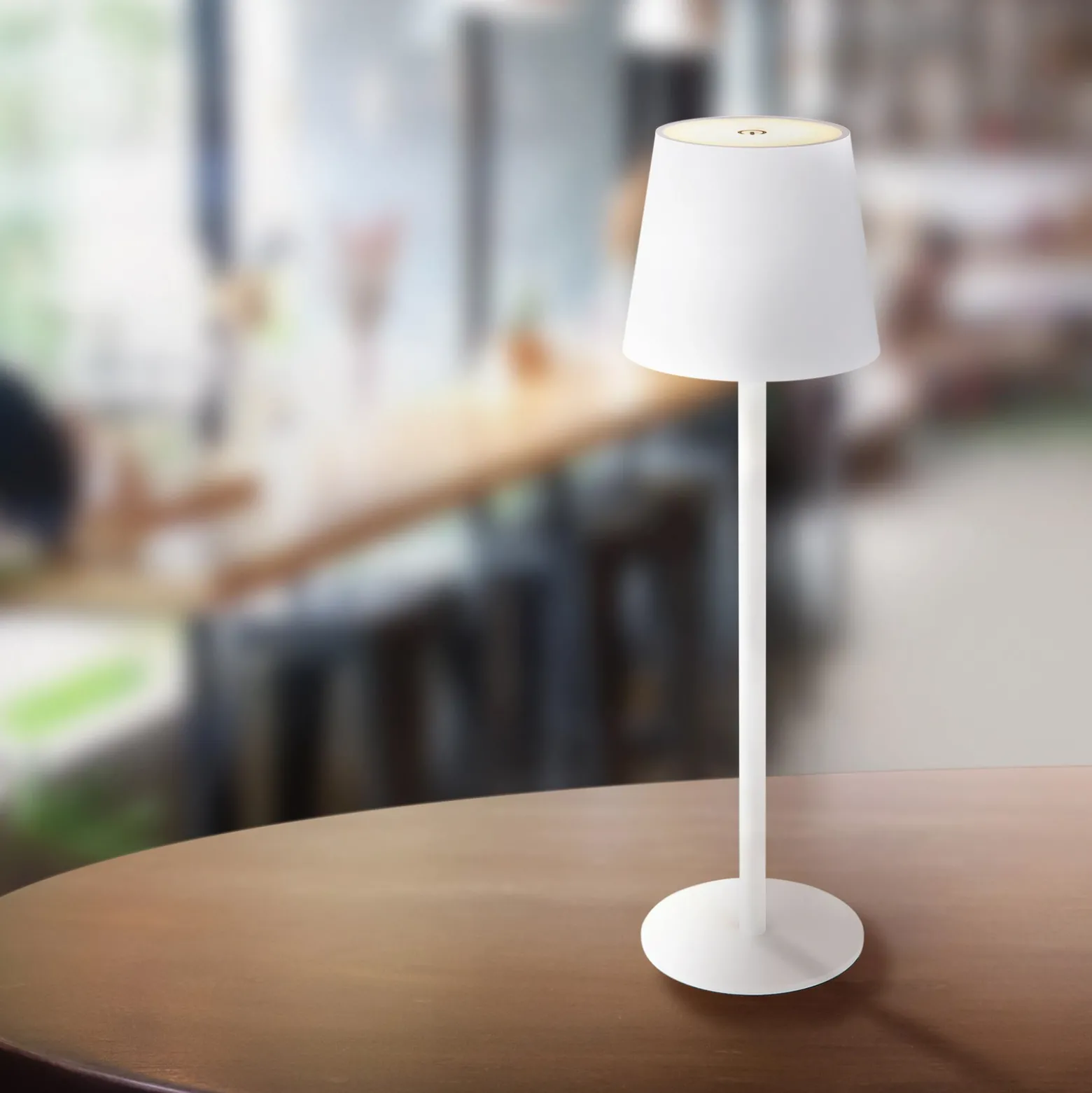 LED-akku-pöytälamppu Vannie, valkoinen, korkeus 36 cm, IP44