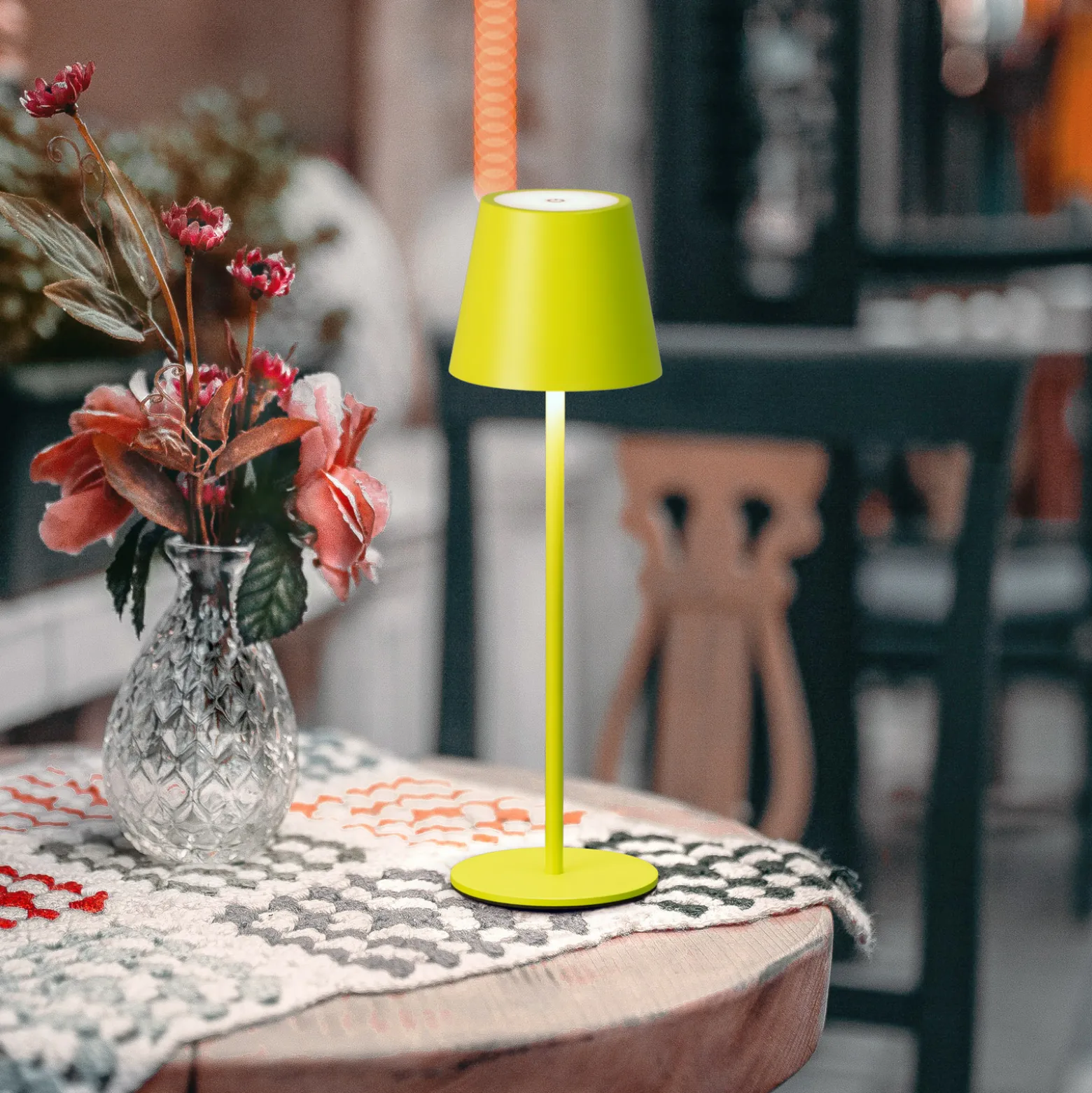 LED-akku-pöytävalaisin Viletto, vaaleanvihreä, IP54