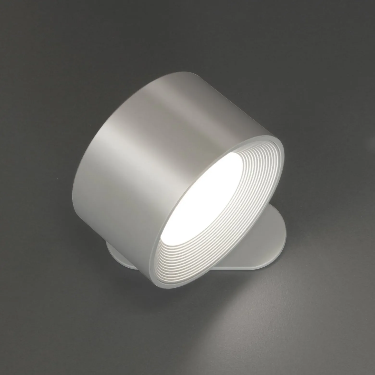 LED-akku-seinävalaisin Magnetics, hopea, CCT, magneetilla