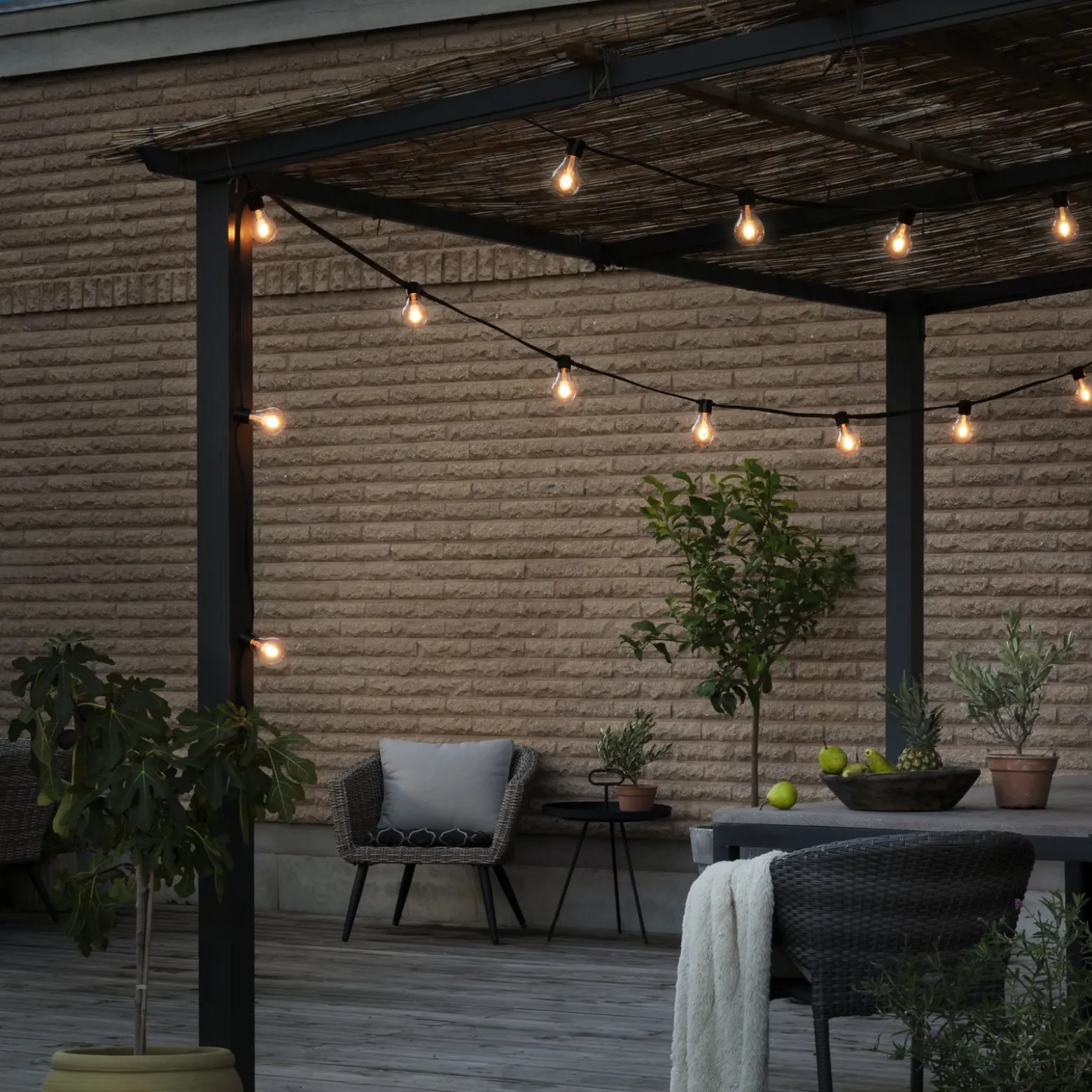 LED-aurinkokäyttöinen valoketju juhliin, 6,2 W, keltainen, IP44, 1800 K