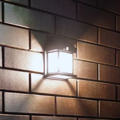 LED-aurinkopaneelilla varustettu ulkoseinävalaisin Filo, muovi, musta, IP44