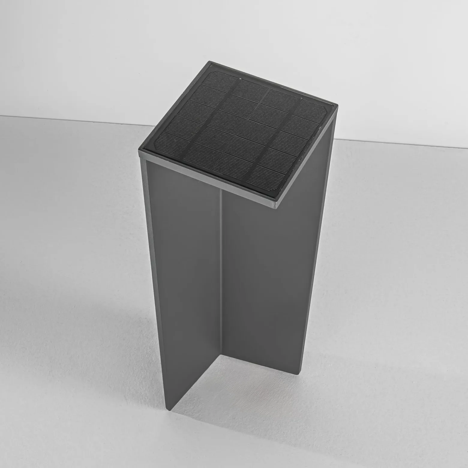 LED-aurinkopolkuvalo Fold, tummanharmaa, liiketunnistin, IP54