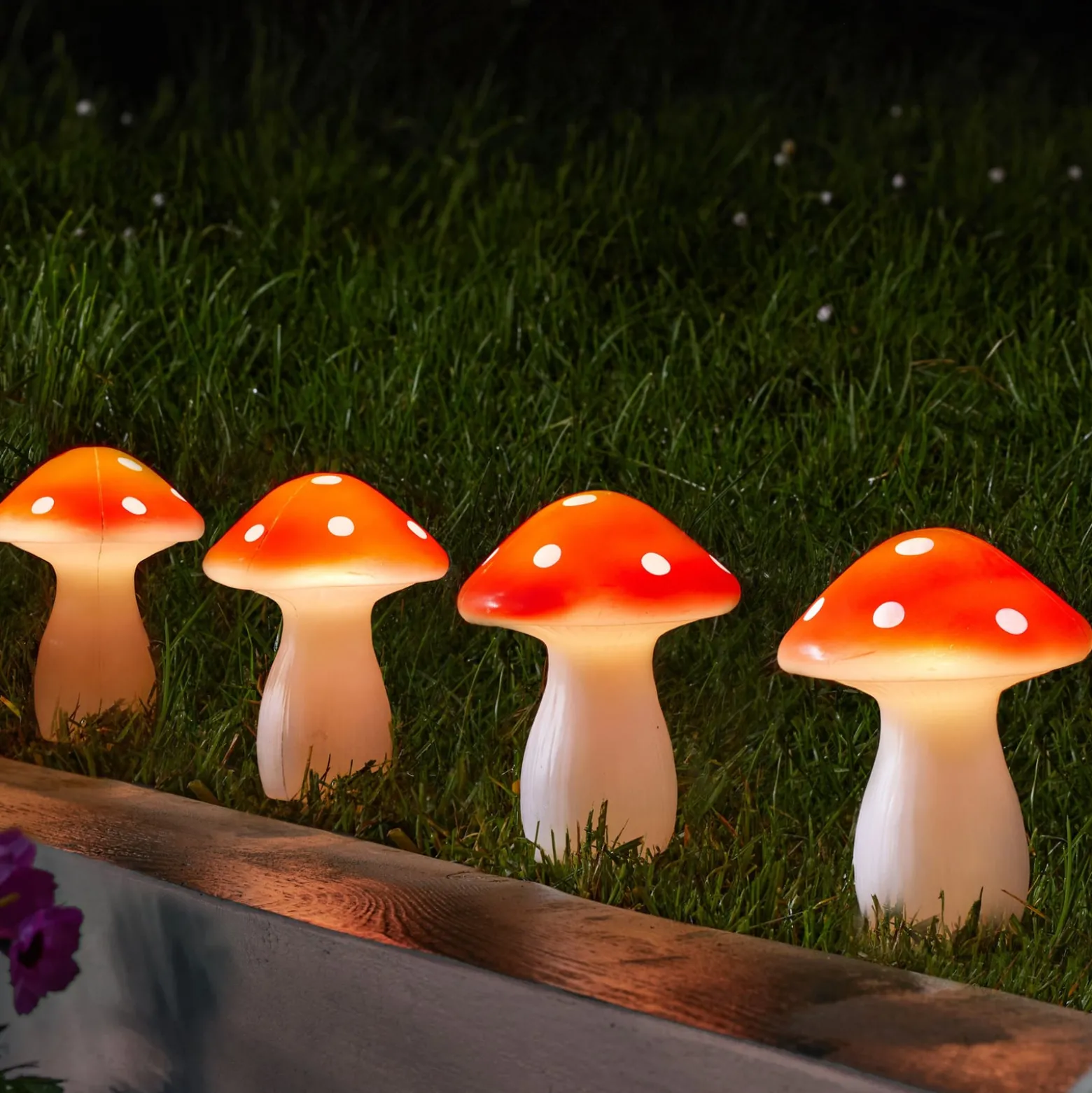 LED-aurinkopylväs Fairy Mushroom, 4 kpl, punainen/valkoinen, IP44