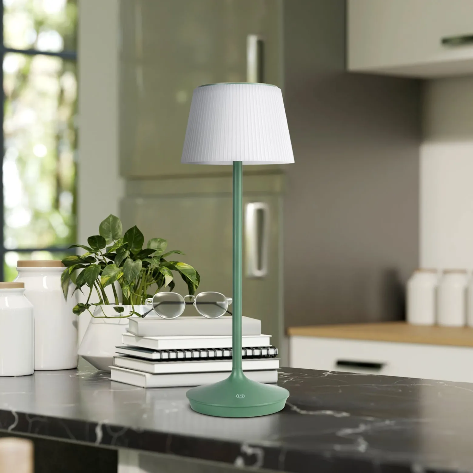 LED-aurinko-pöytävalaisin Emmi CCT vihreä