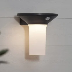 LED-aurinkoseinävalaisin Valta liiketunnistimella