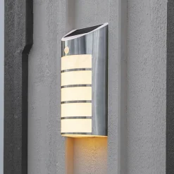 LED-aurinkoseinävalaisin Wally liiketunnistimella