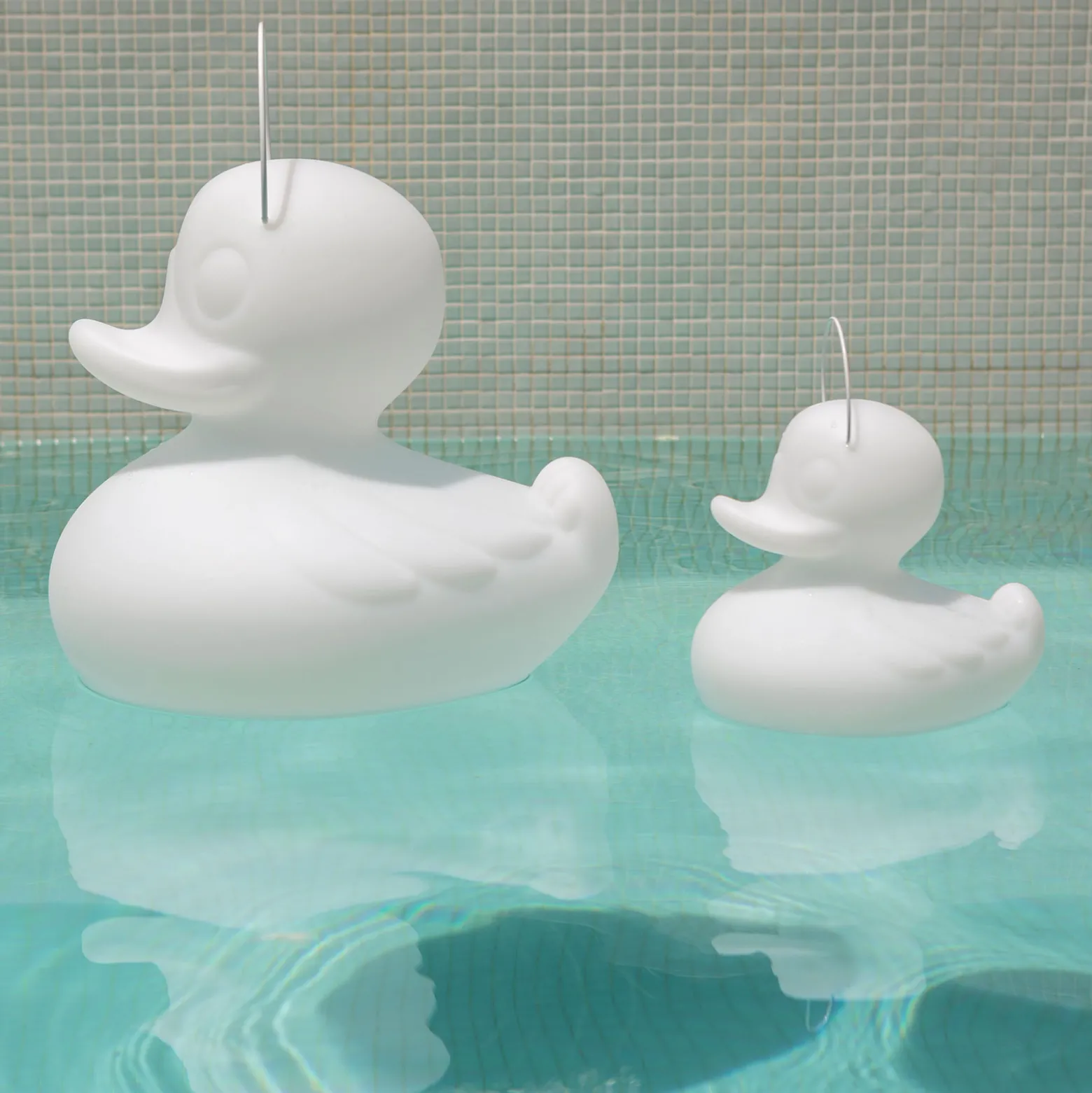 LED-designvalaisin DUCK-DUCK S ulkokäyttöön, valkoinen