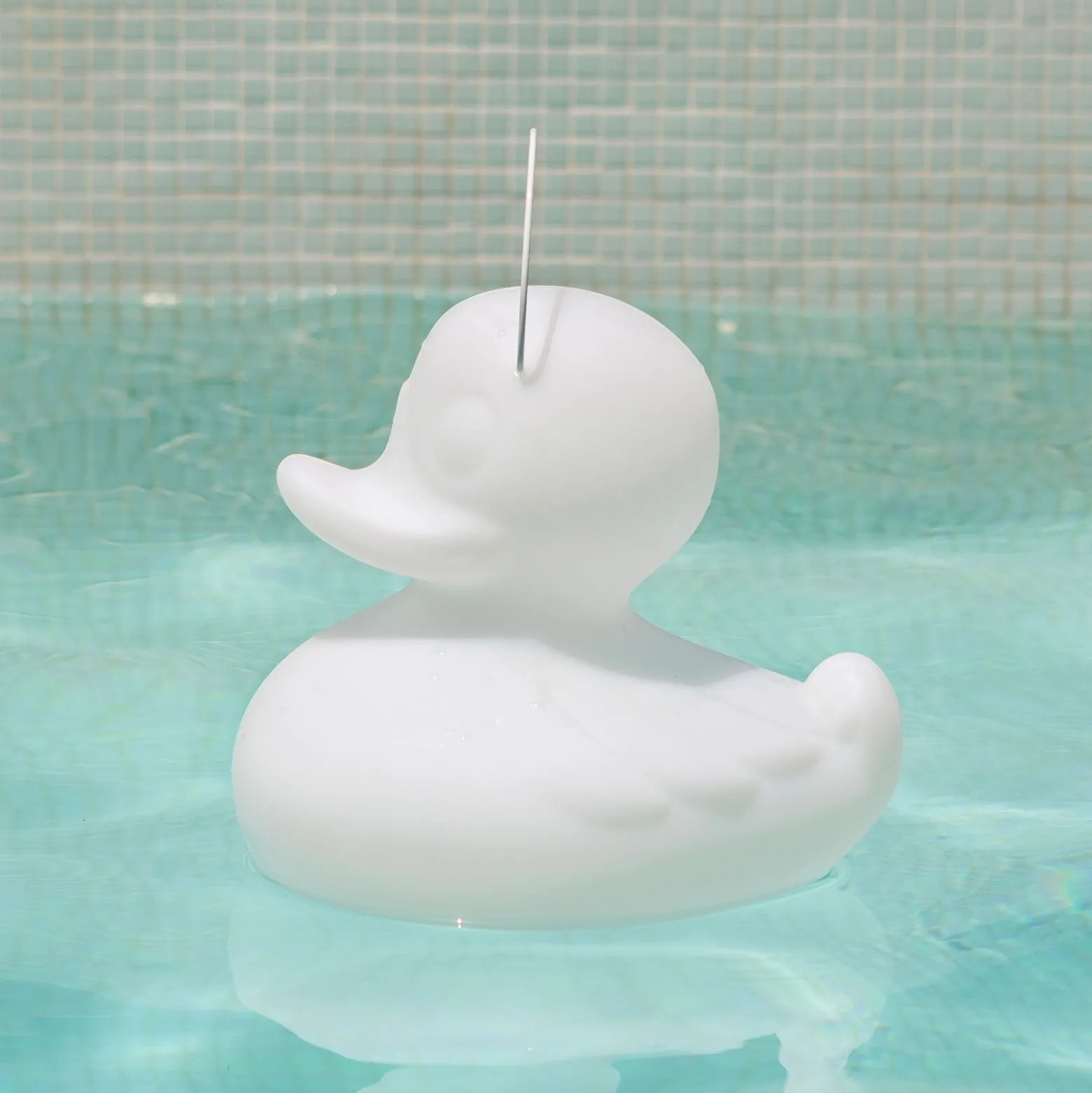 LED-designvalaisin DUCK-DUCK S ulkokäyttöön, valkoinen