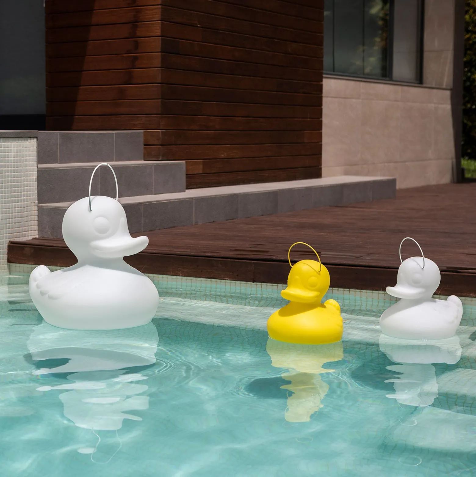 LED-designvalaisin DUCK-DUCK S ulkokäyttöön, valkoinen