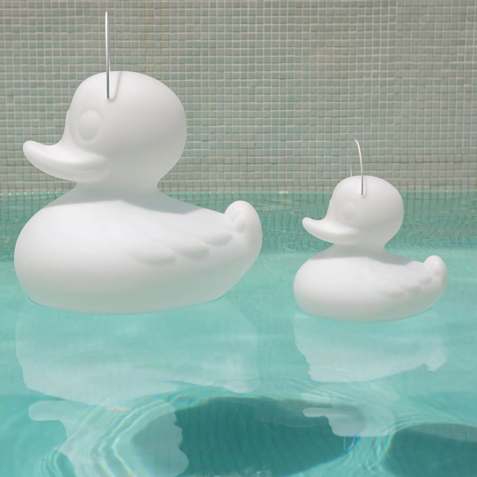 LED-designvalaisin DUCK-DUCK XL ulkokäyttöön, valkoinen