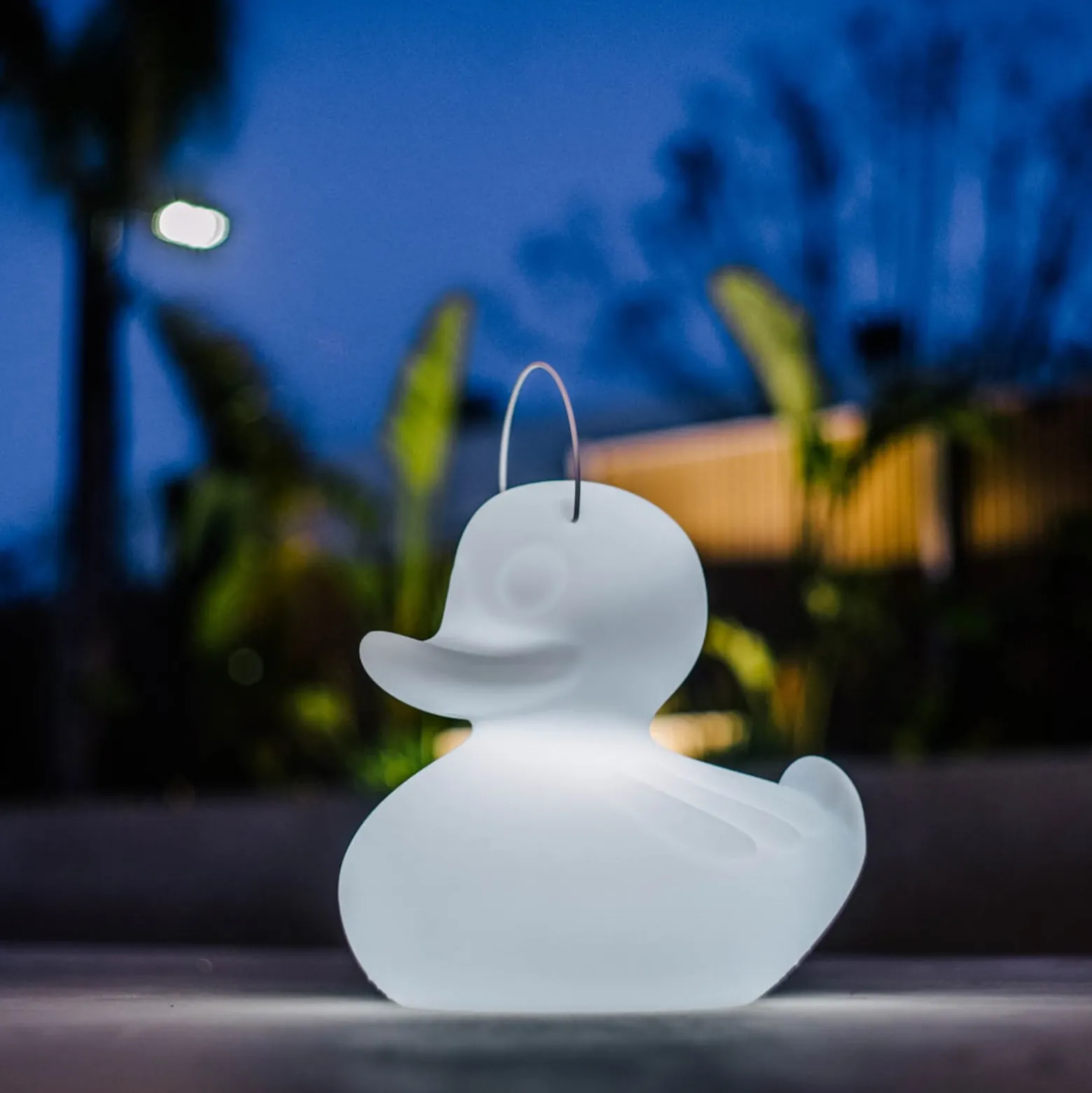 LED-designvalaisin DUCK-DUCK XL ulkokäyttöön, valkoinen