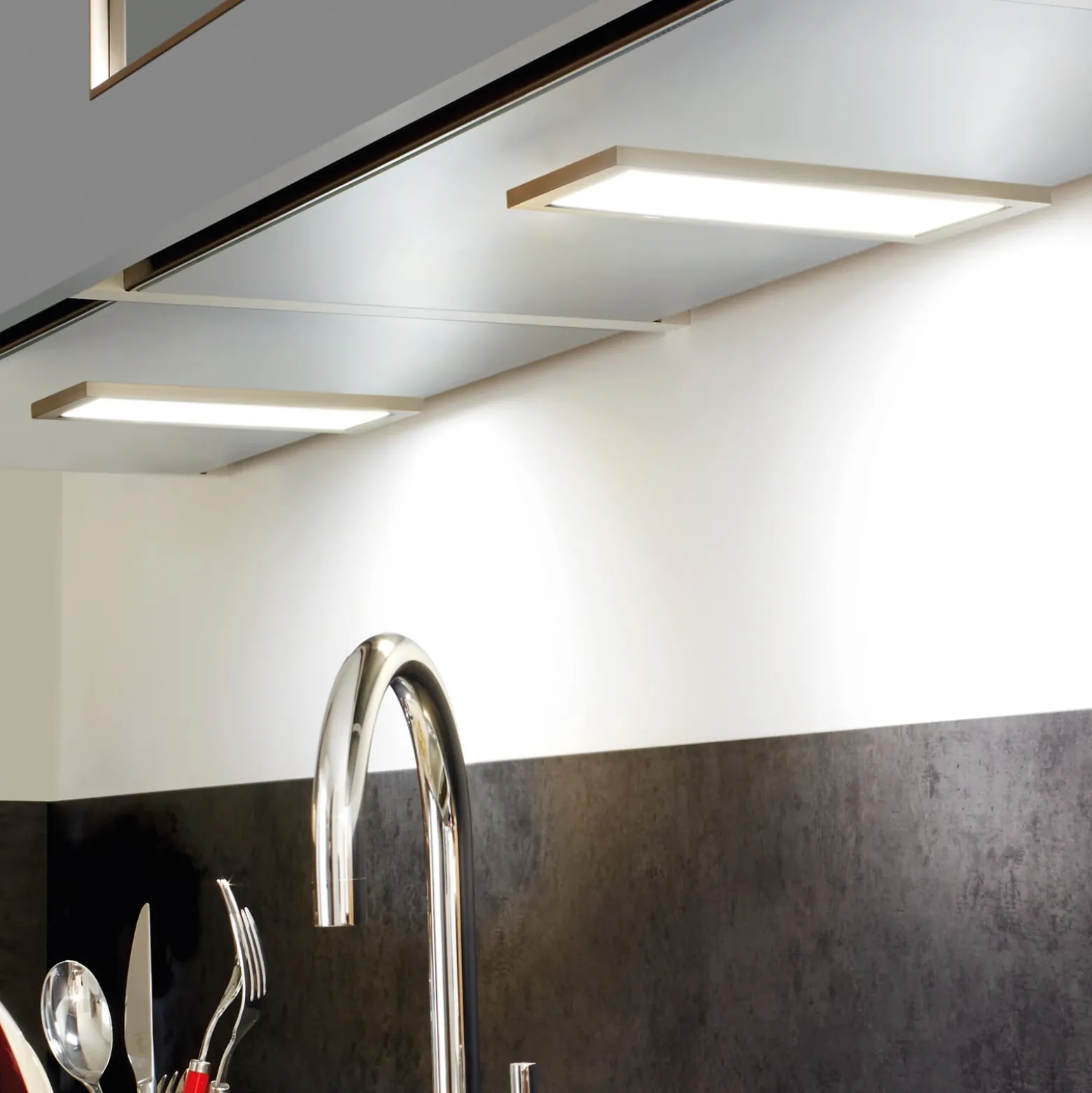 LED-kaapinalusvalaisin Dynamic LED Sky, musta, 21 cm, CCT