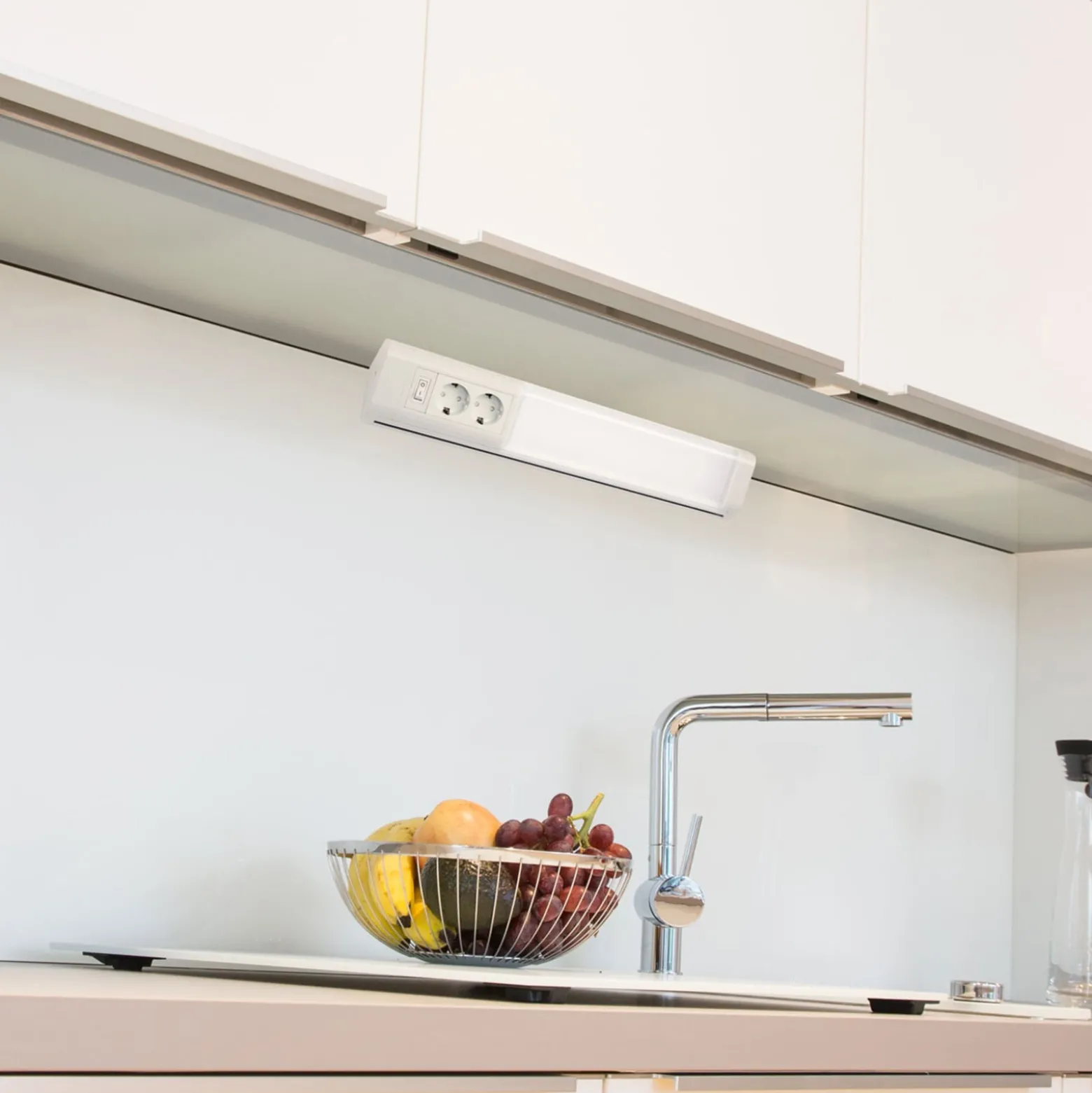 LED-kalustevalaisin Melo plug dico, valkoinen