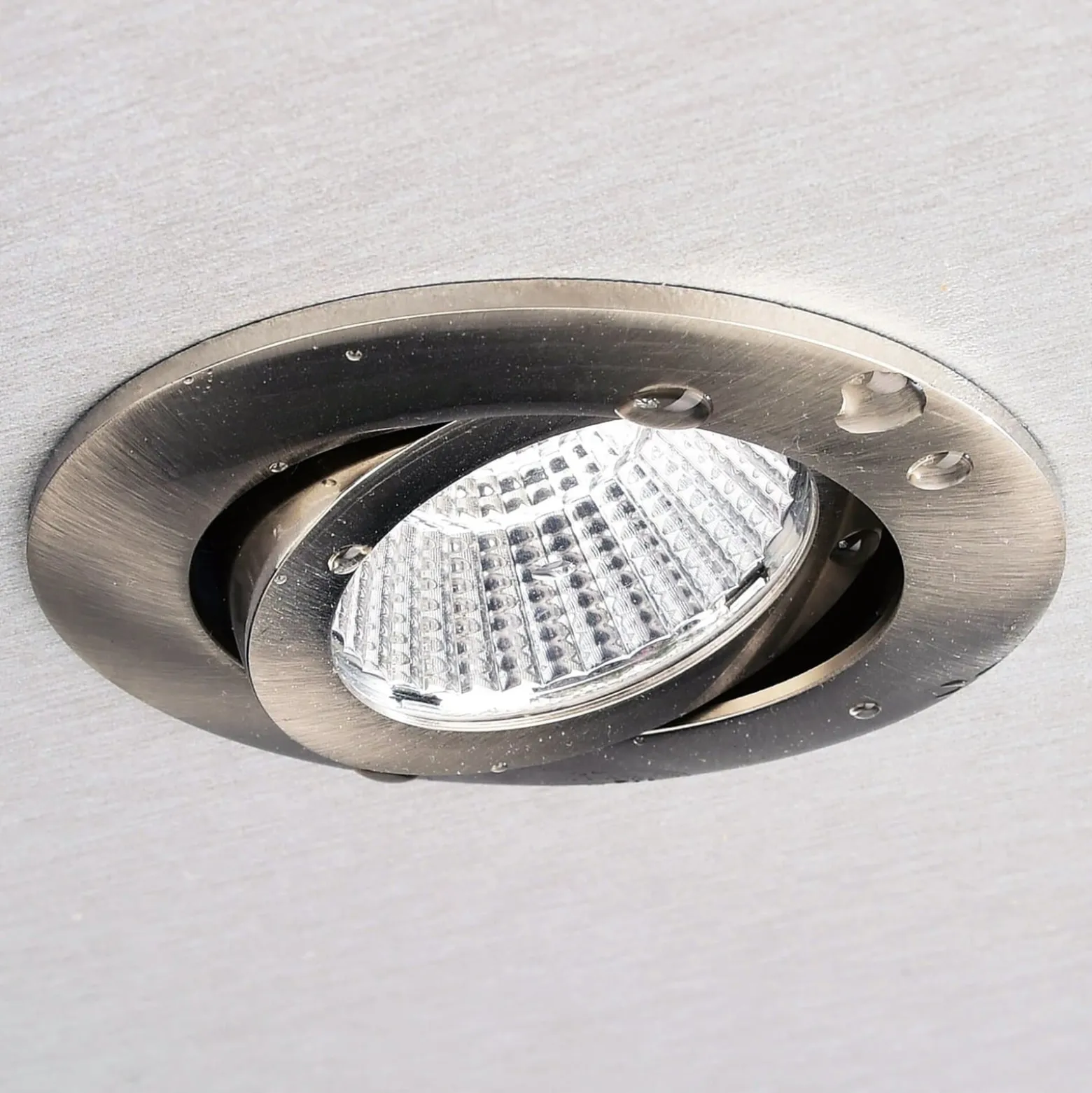 LED-kattoon upotettava valaisin Dione, IP44, 4000 K, nikkeli, himmeä