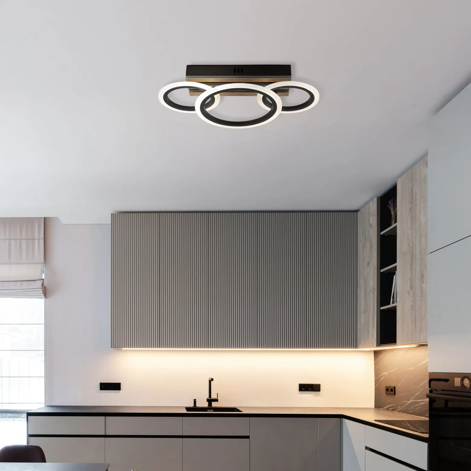 LED-kattovalaisin Blevins, 3-lamppuinen, musta/puunvärinen, pituus 46 cm