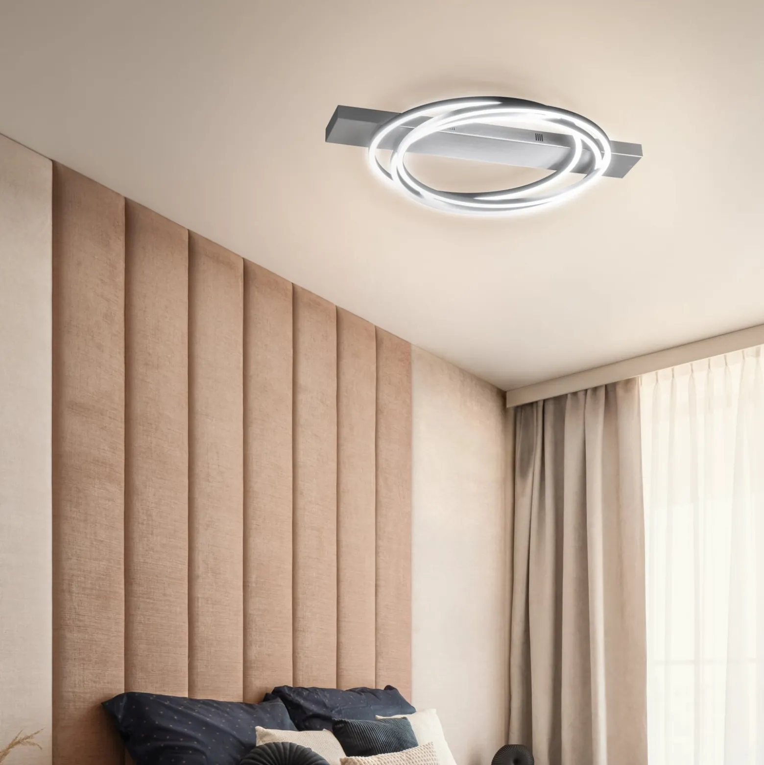 LED-kattovalaisin Kiku, pituus 76 cm, alumiinivärinen, metalli