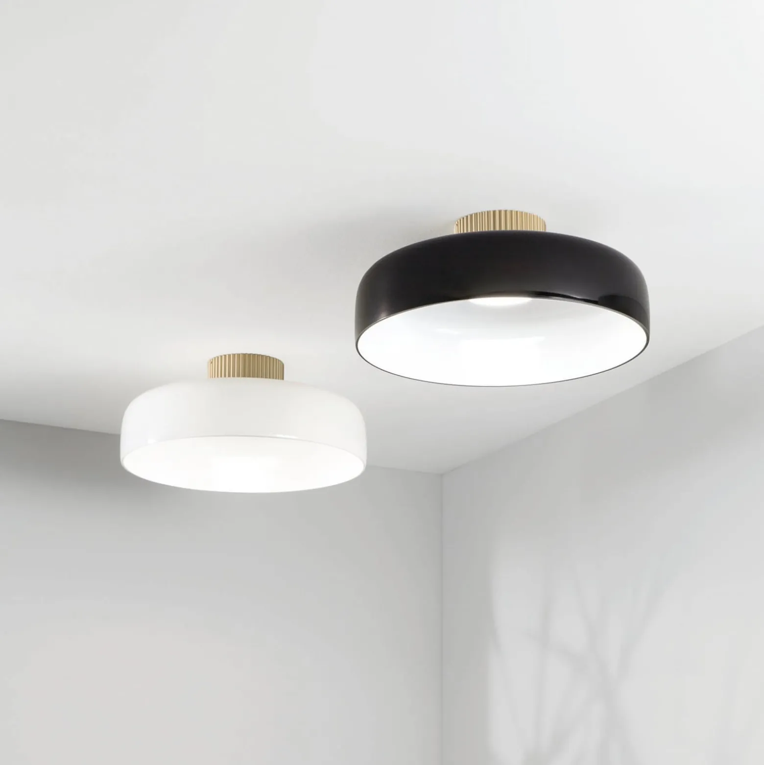 LED-kattovalaisin Lunar, musta, lasi, Ø 42 cm, CCT, himmennettävä