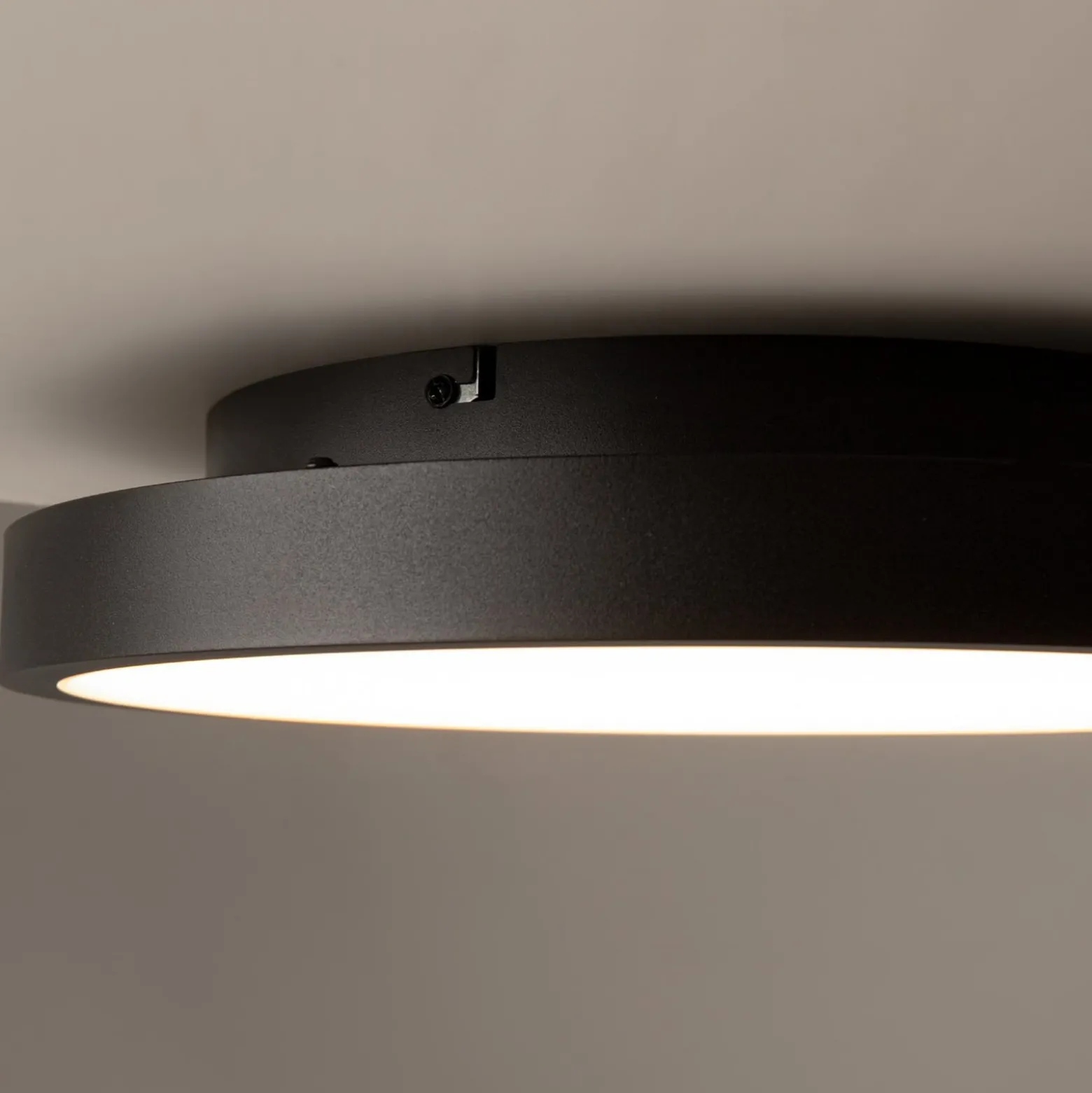 LED-kattovalaisin Orign, Ø 60 cm, musta, metalli/kivi