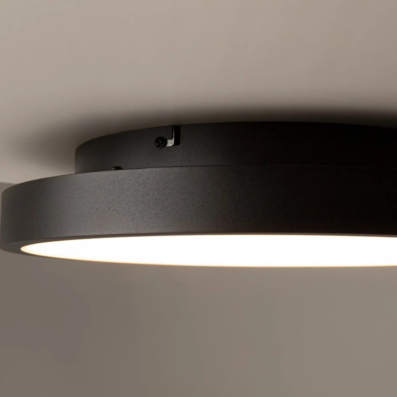 LED-kattovalaisin Orign, Ø 60 cm, musta, metalli/kivi