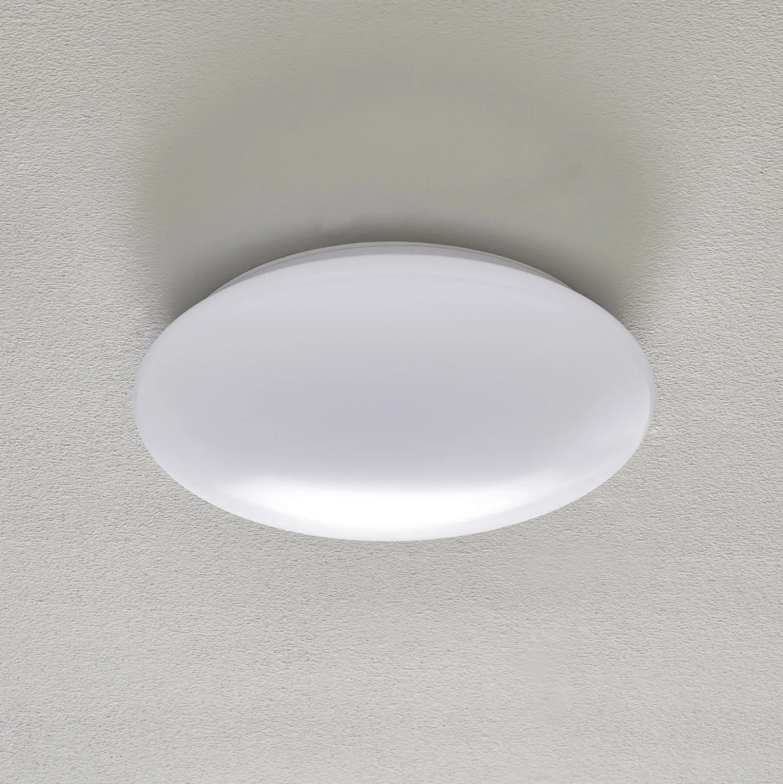 LED-kattovalaisin Porz IP44 HF-tunnistin valkoinen