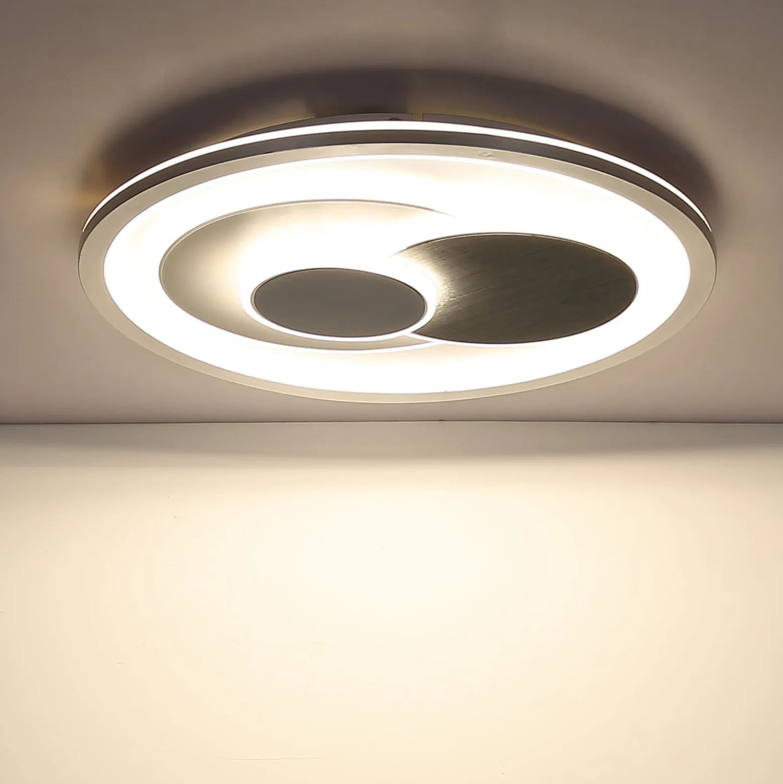 LED-kattovalaisin Ruiz I, valkoinen/hopea, halkaisija 48 cm, CCT