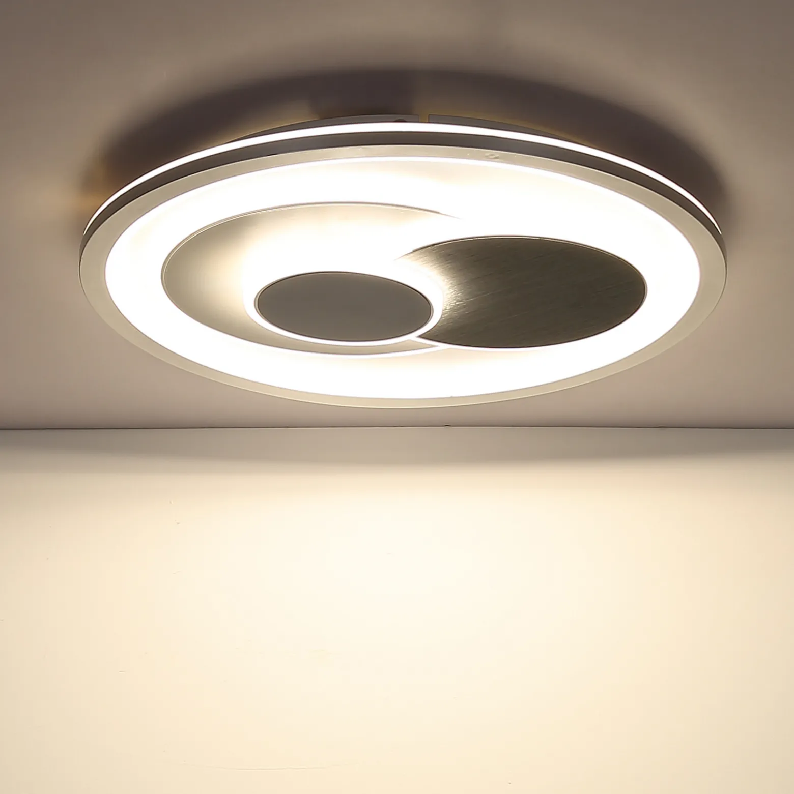 LED-kattovalaisin Ruiz I, valkoinen/hopea, halkaisija 48 cm, CCT