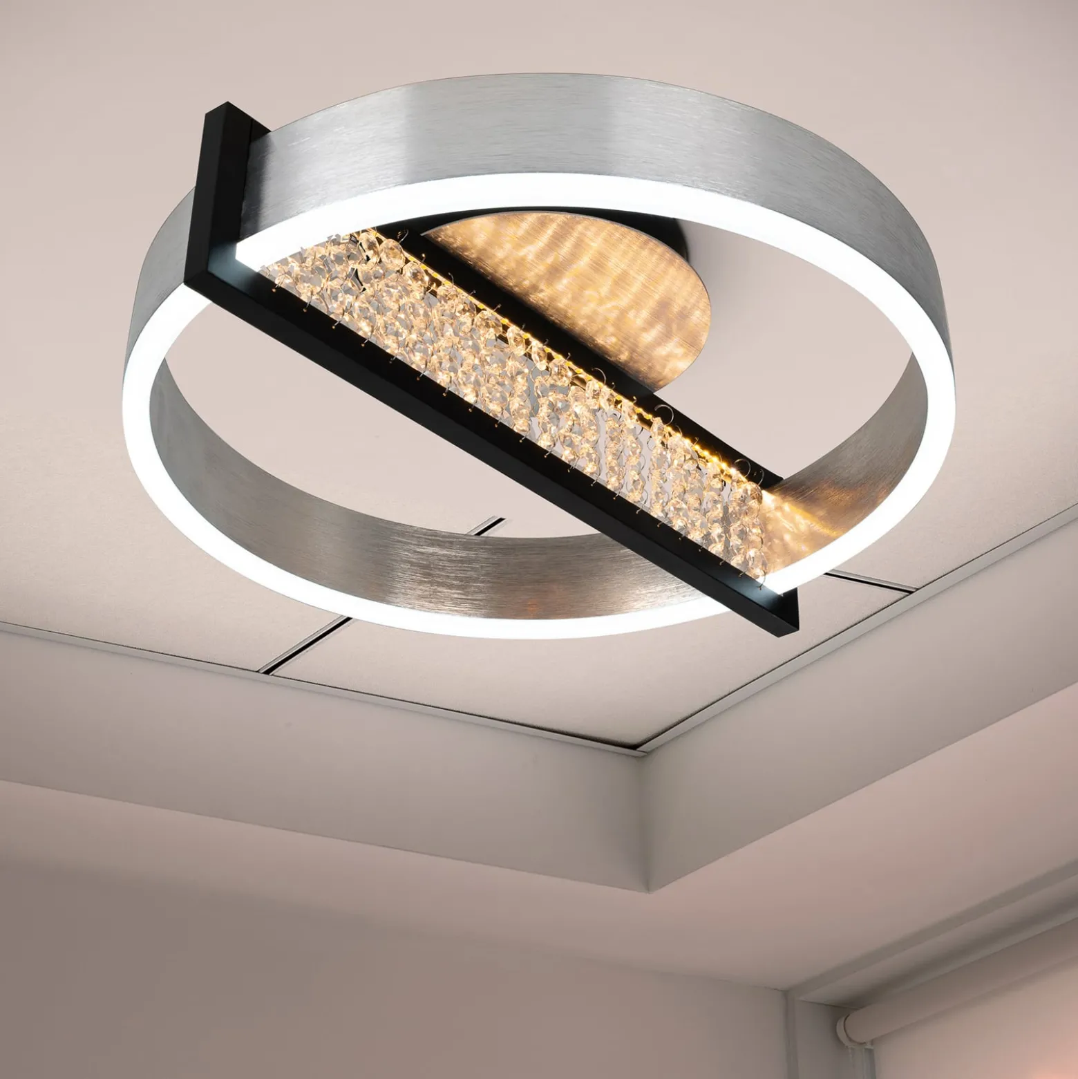 LED-kattovalaisin Yvaris, hopea, CCT, kaukosäädin