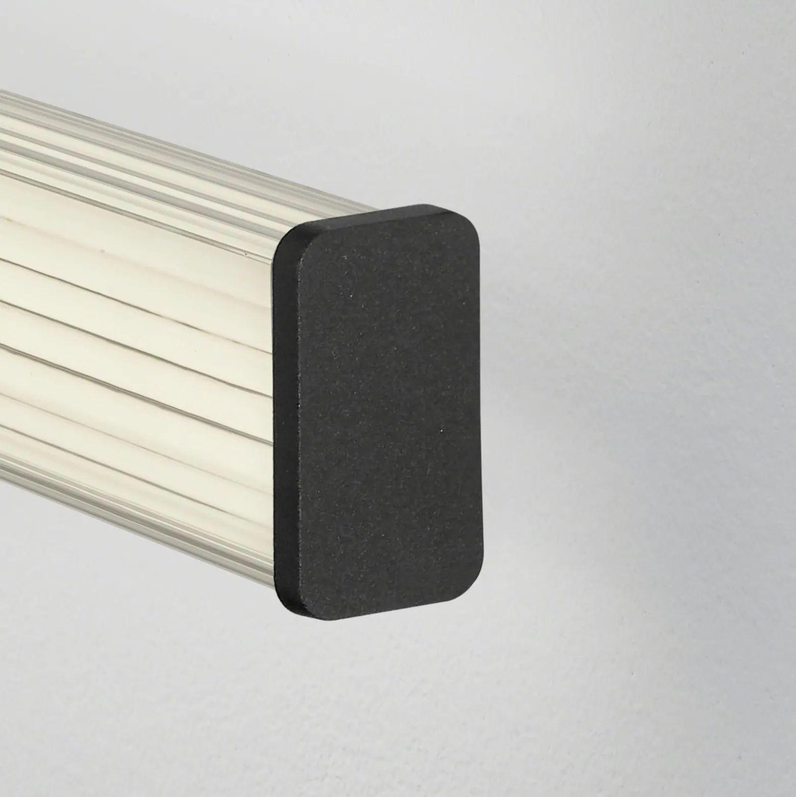 LED kylpyhuoneen seinävalaisin Alla IP44 90cm musta