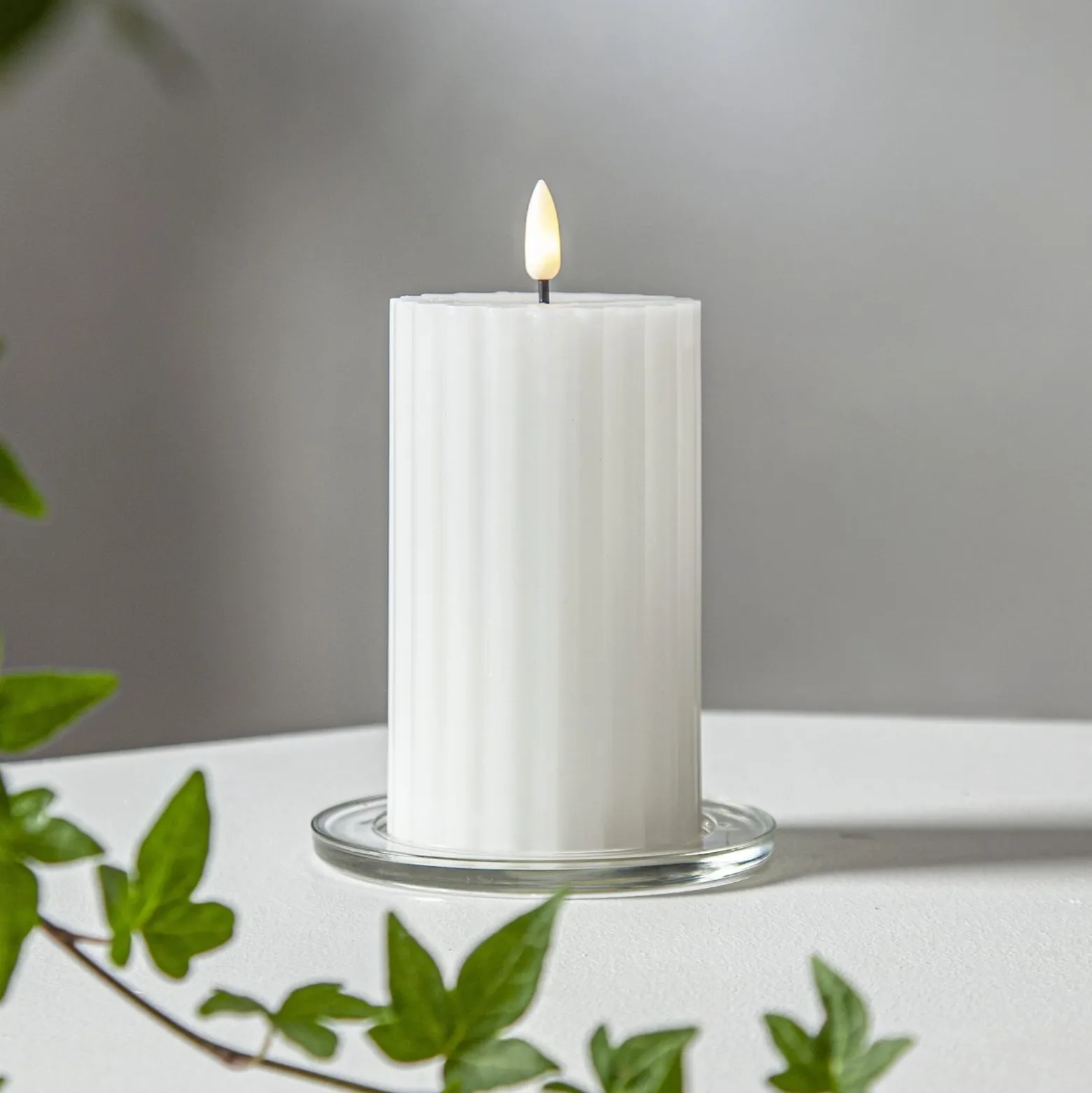 LED-kynttilä Flame Stripe valkoinen 15 cm aito vaha paristokäyttöinen