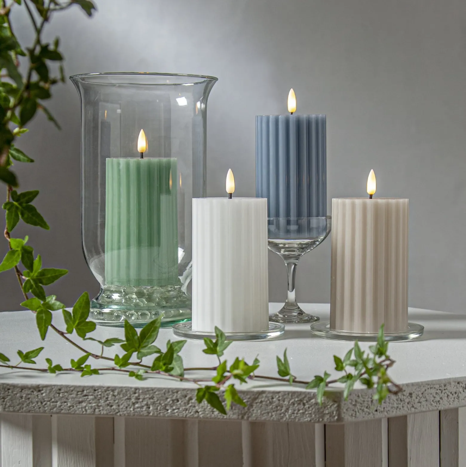 LED-kynttilä Flame Stripe valkoinen 15 cm aito vaha paristokäyttöinen