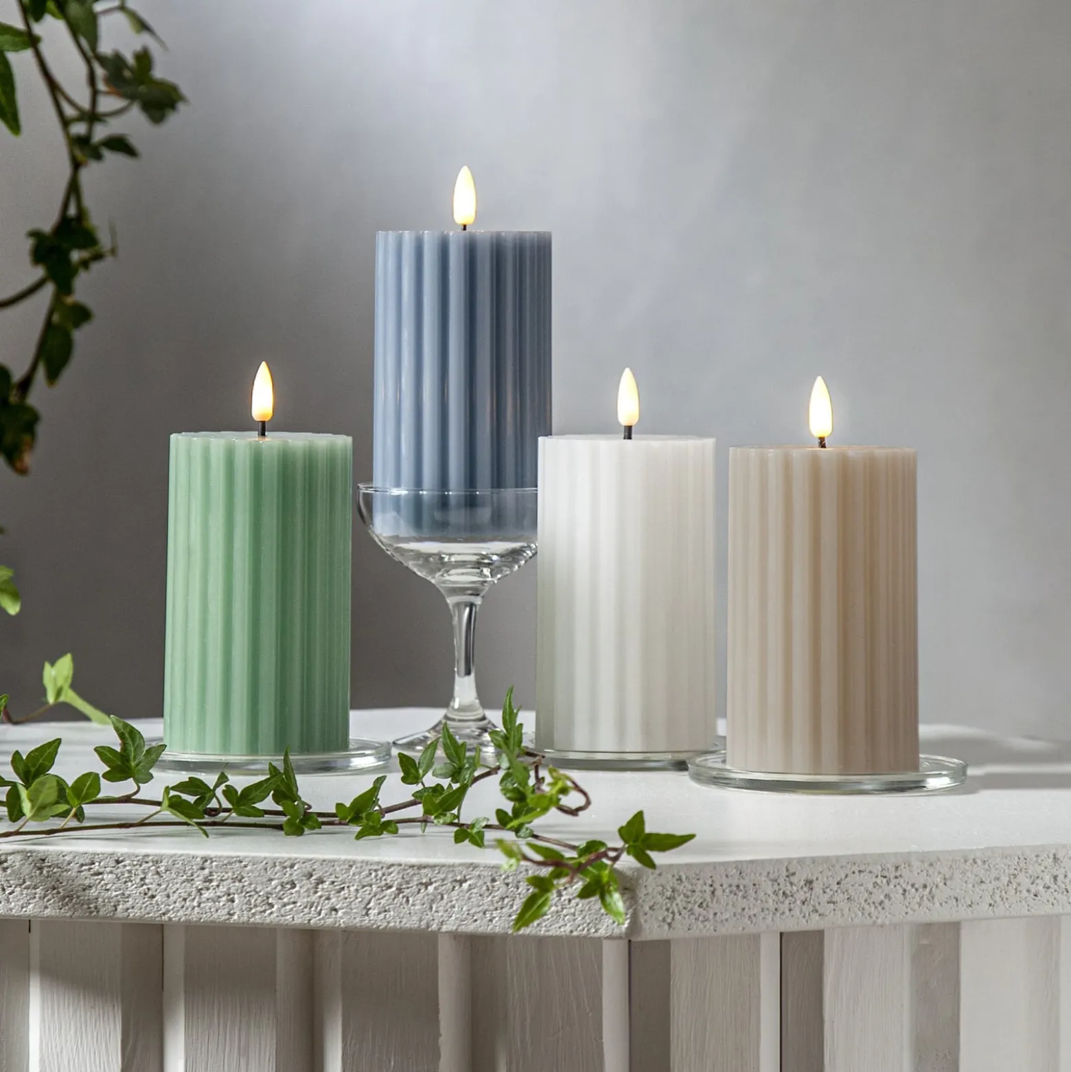 LED-kynttilä Flame Stripe valkoinen 15 cm aito vaha paristokäyttöinen