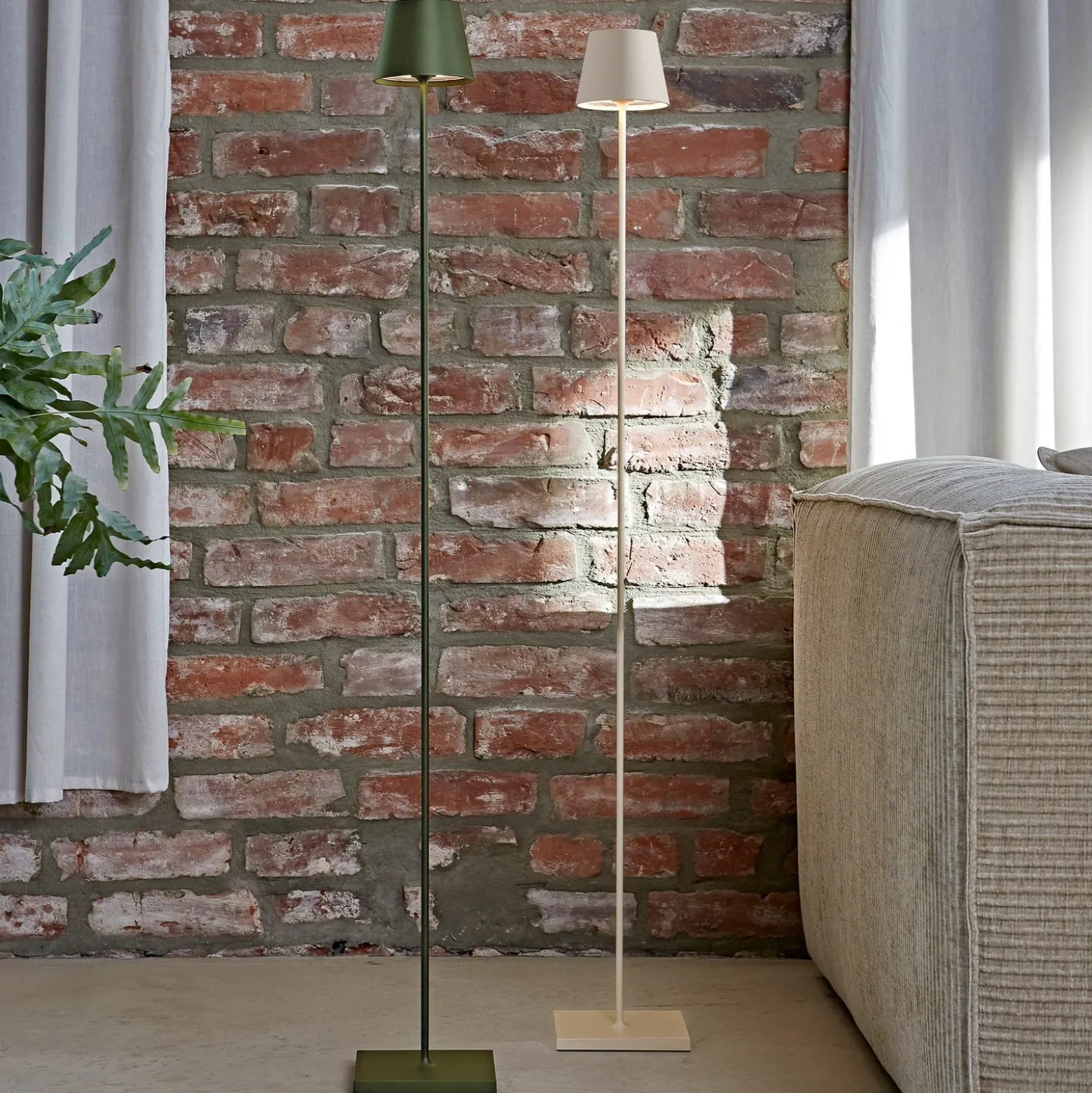 LED ladattava lattiavalaisin Nuindie IP54 120 cm pyöreä USB-C dune beige