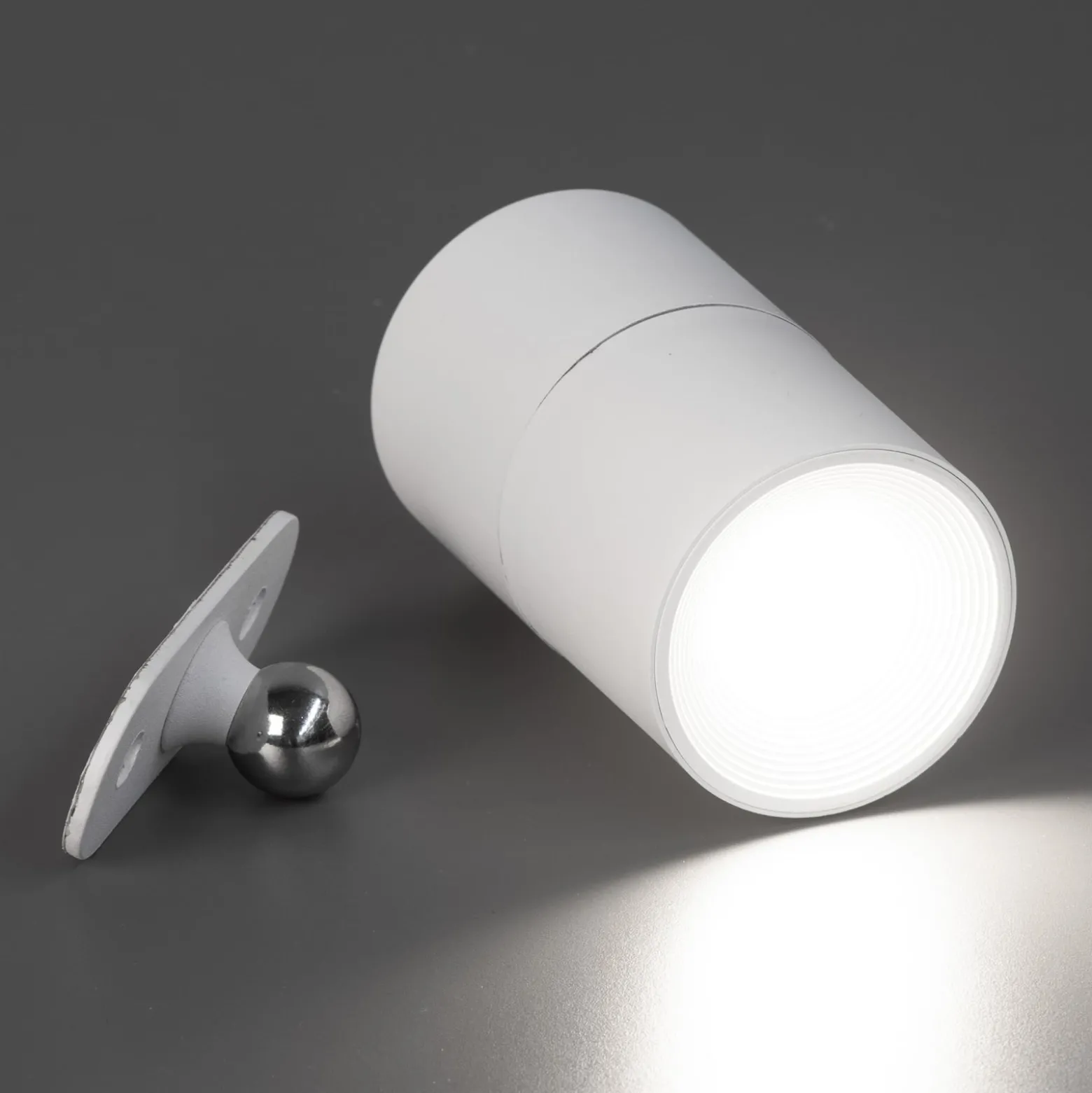 LED ladattava seinävalaisin Magnetics, valkoinen, himmennettävä, CCT, IP44