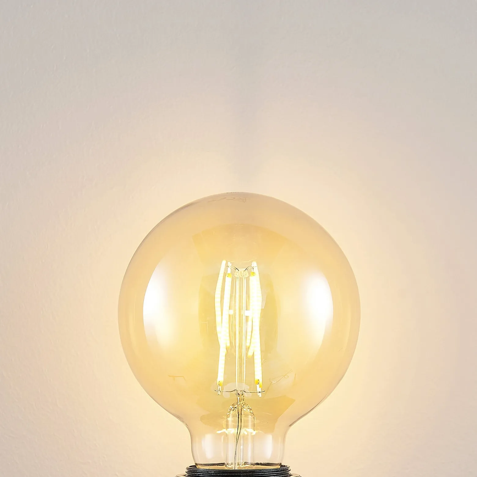 LED-lamppu E27 G95 6,5 W 2 500 K keltainen 3-portainen himmennettävä