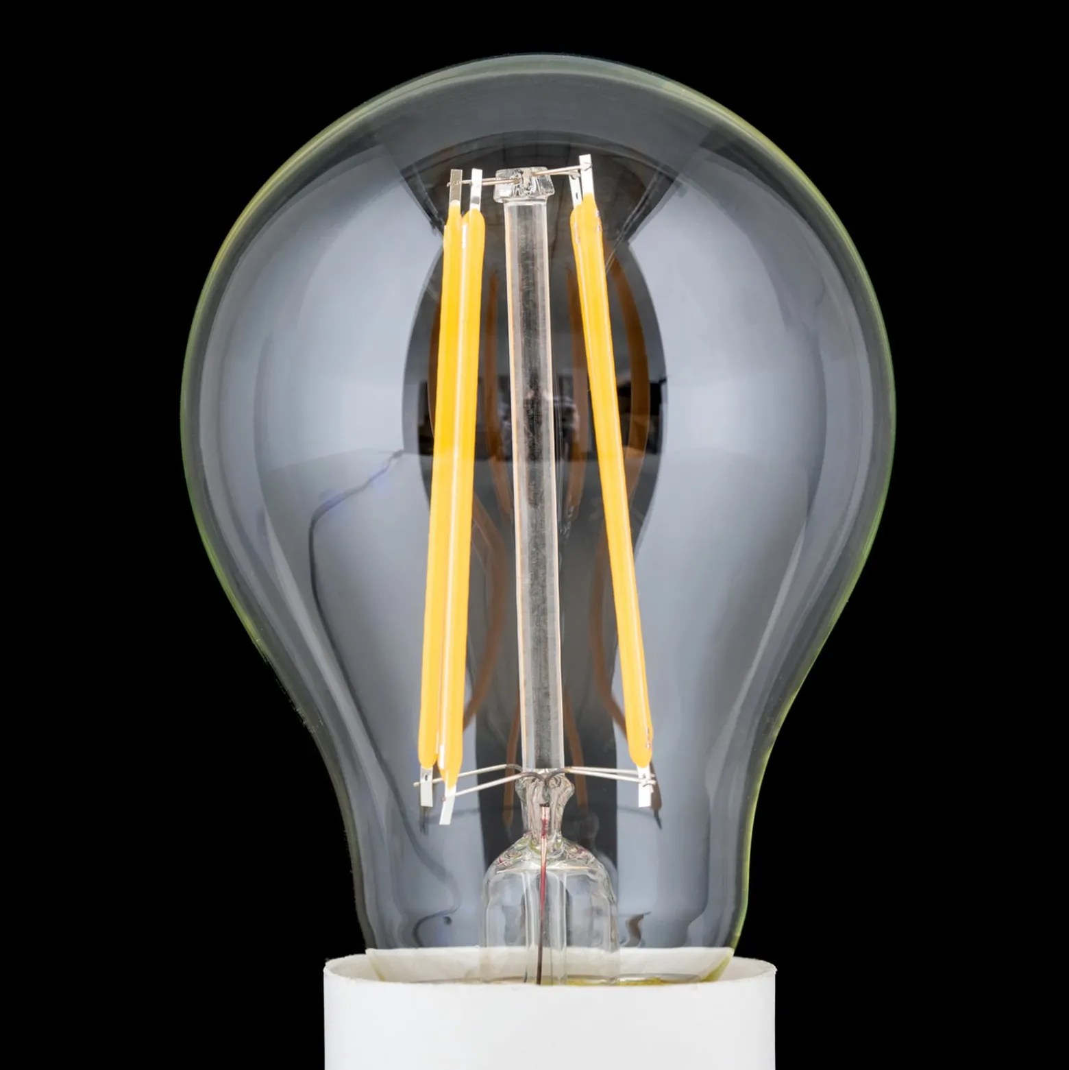 LED-lamppu E27 8W filament 2700K 806 lm himmen.
