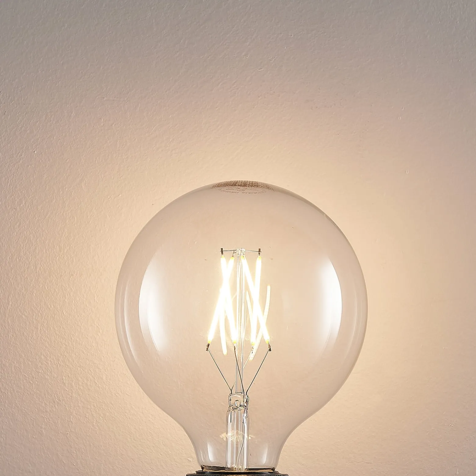 LED-lamppu G125 E27, 6 W, 2 700 K, kirkas hehkulanka, himmennettävä