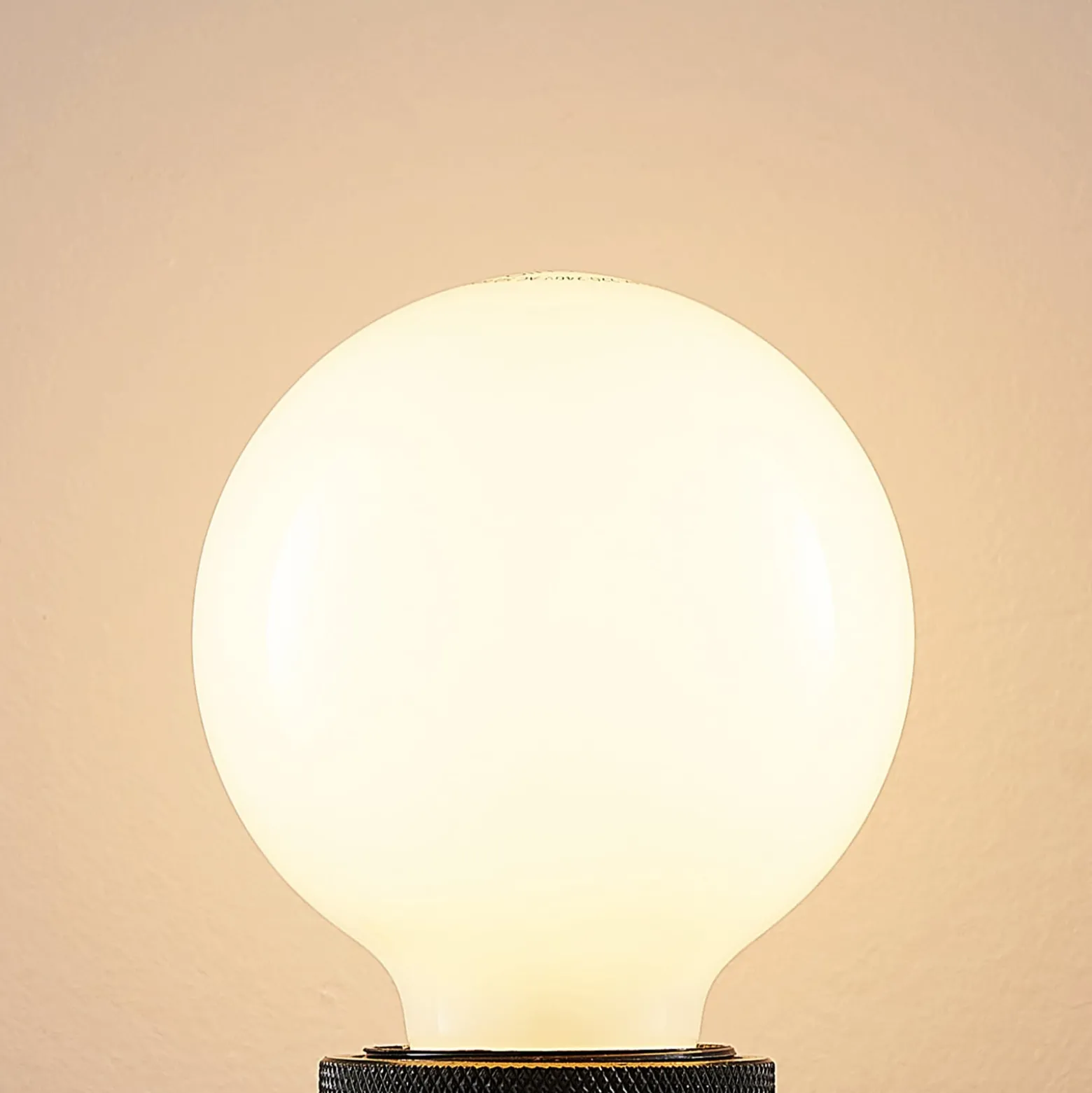 LED-lamppu G80 E27, 4 W, 2 700 K, opaali, himmennettävä