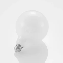 LED-lamppu G125 E27, 6 W, 2 700 K, opaalinen, himmennettävä