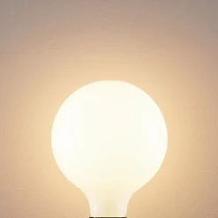 LED-lamppu G125 E27, 8 W, 2 700 K, opaalinen, himmennettävä