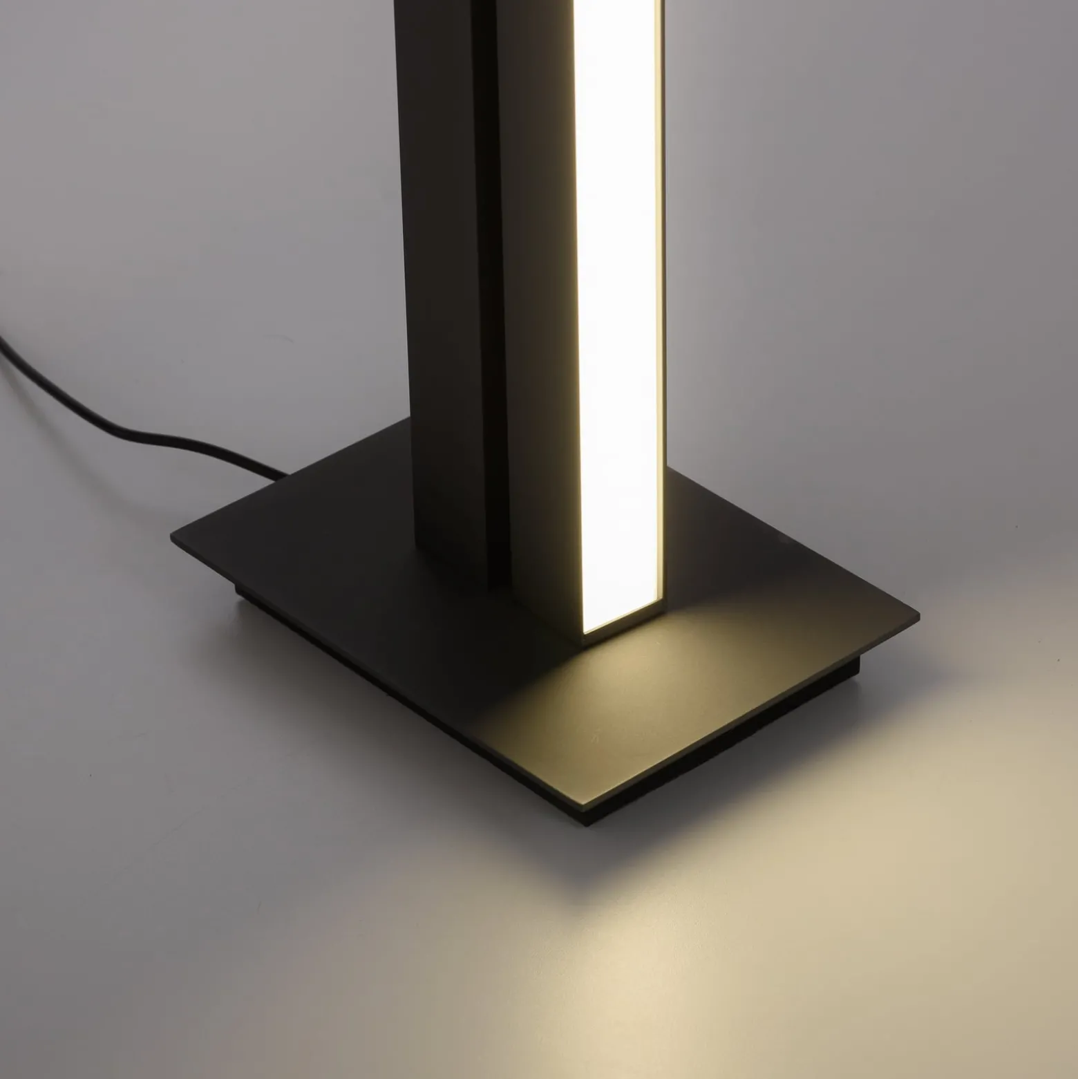 LED-lattiavalaisin PURE Lines, antrasiitti, kaukosäädin, 140 cm