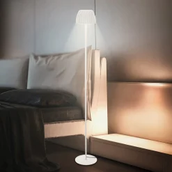 LED-lattiavalo Loca, vanha valkoinen, korkeus 123 cm, muovi/metalli
