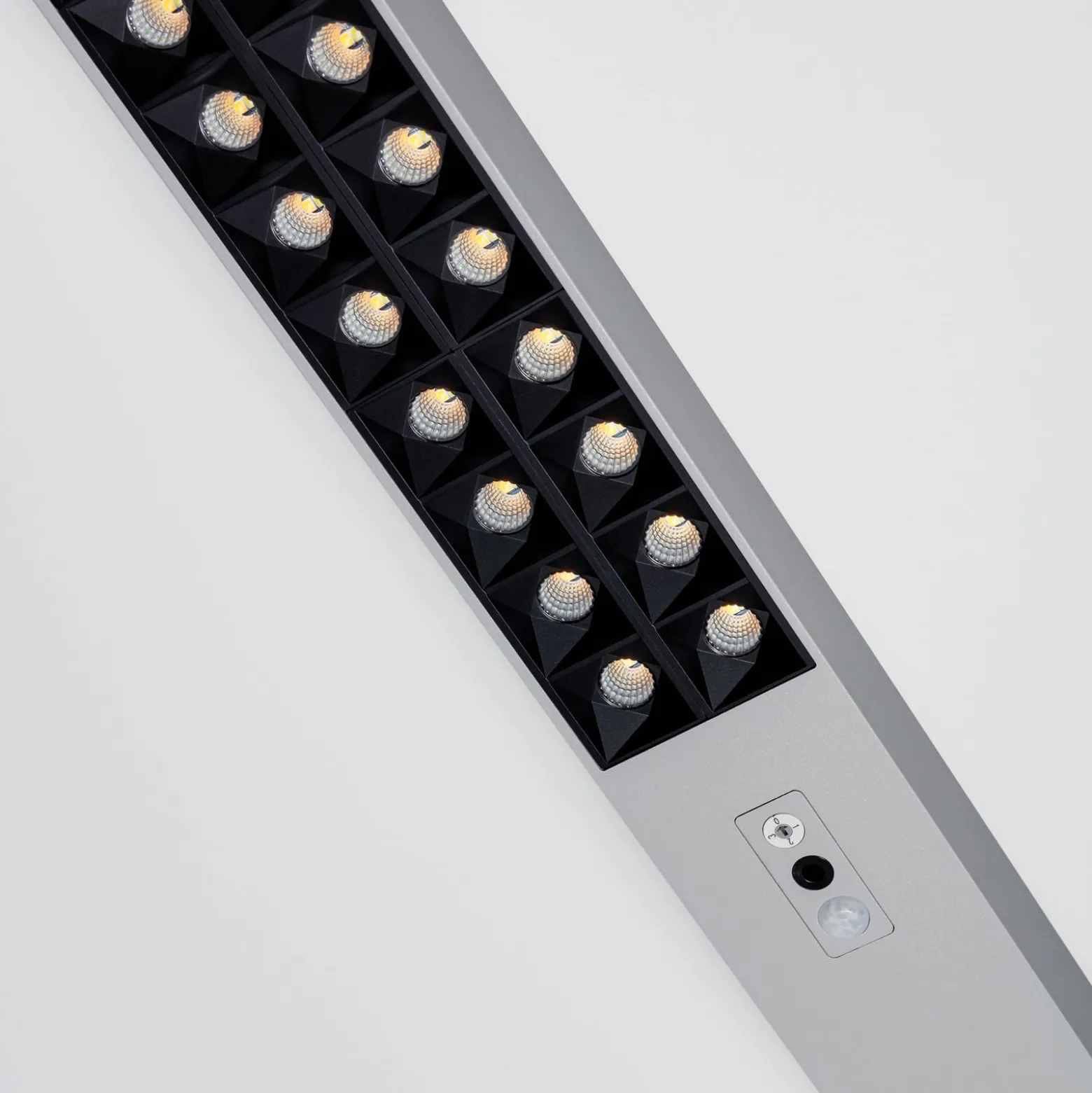 LED-lattiavalo MAULsirius, hopea, CCT, himmennettävä, jalusta