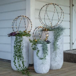 LED-maapiikkivalo Sphere, Ø 30 cm, musta metalliparisto
