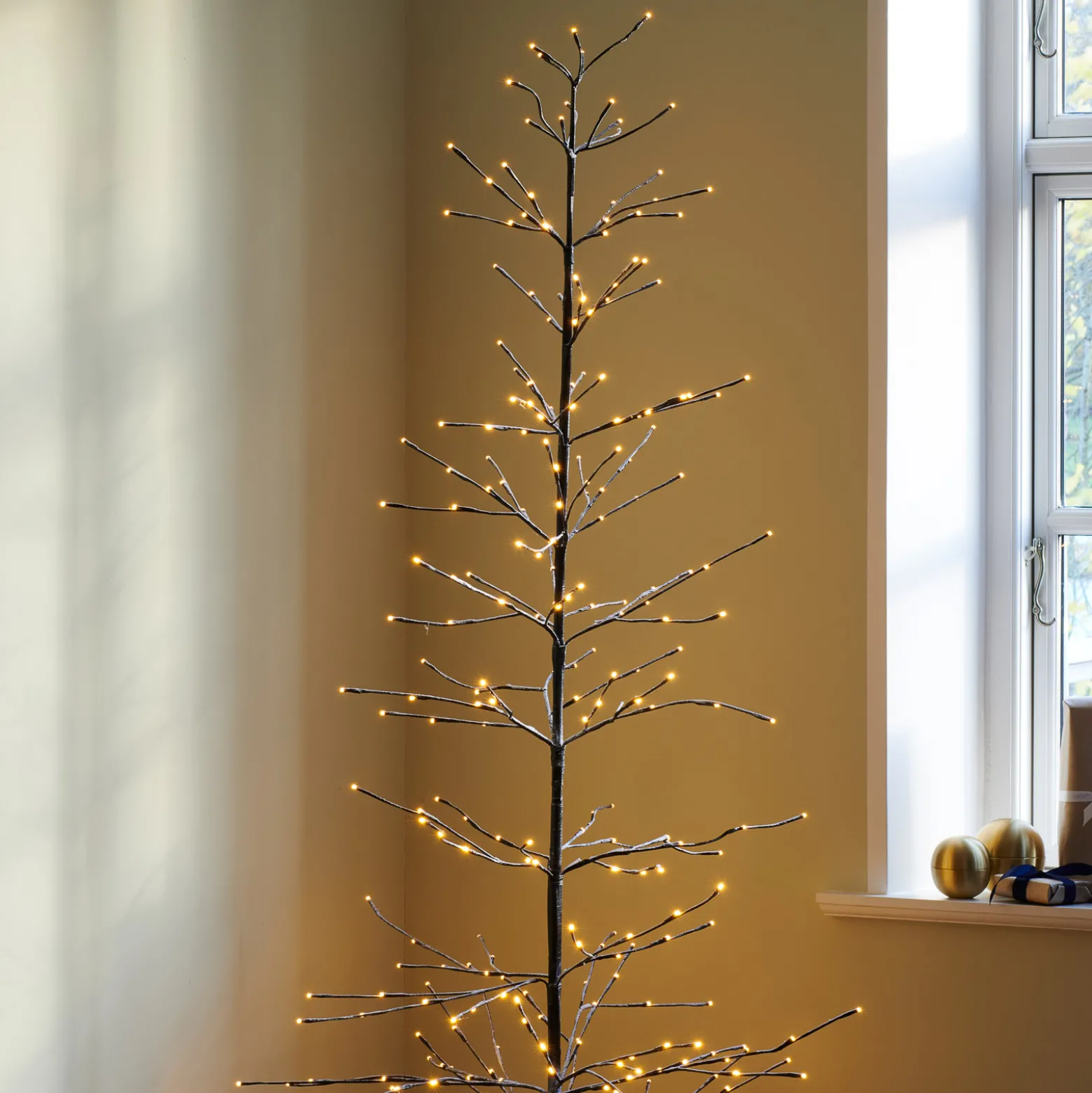 LED puu Isaac korkeus 210cm ruskea, valkoinen luminen