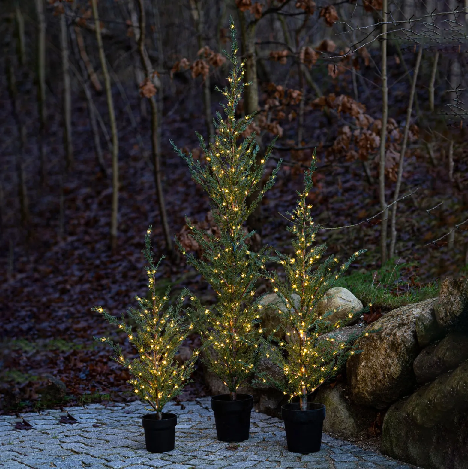 LED-puu Milas Cedar Tree ruukussa, ulkokäyttöön