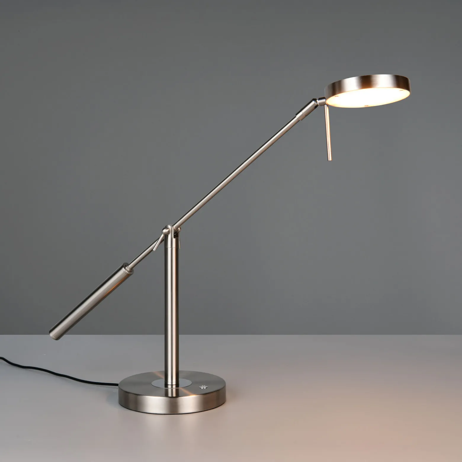 LED-pöytälamppu Monza, nikkelivärinen, korkeus 52 cm, metalli