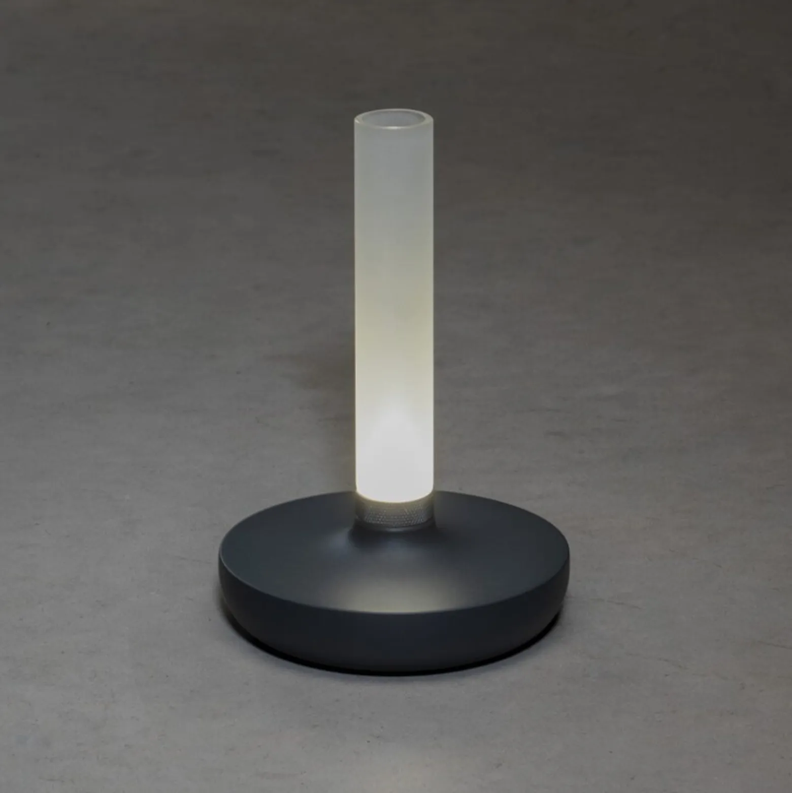 LED-pöytävalaisin Biarritz, IP54, akku, CCT harmaa