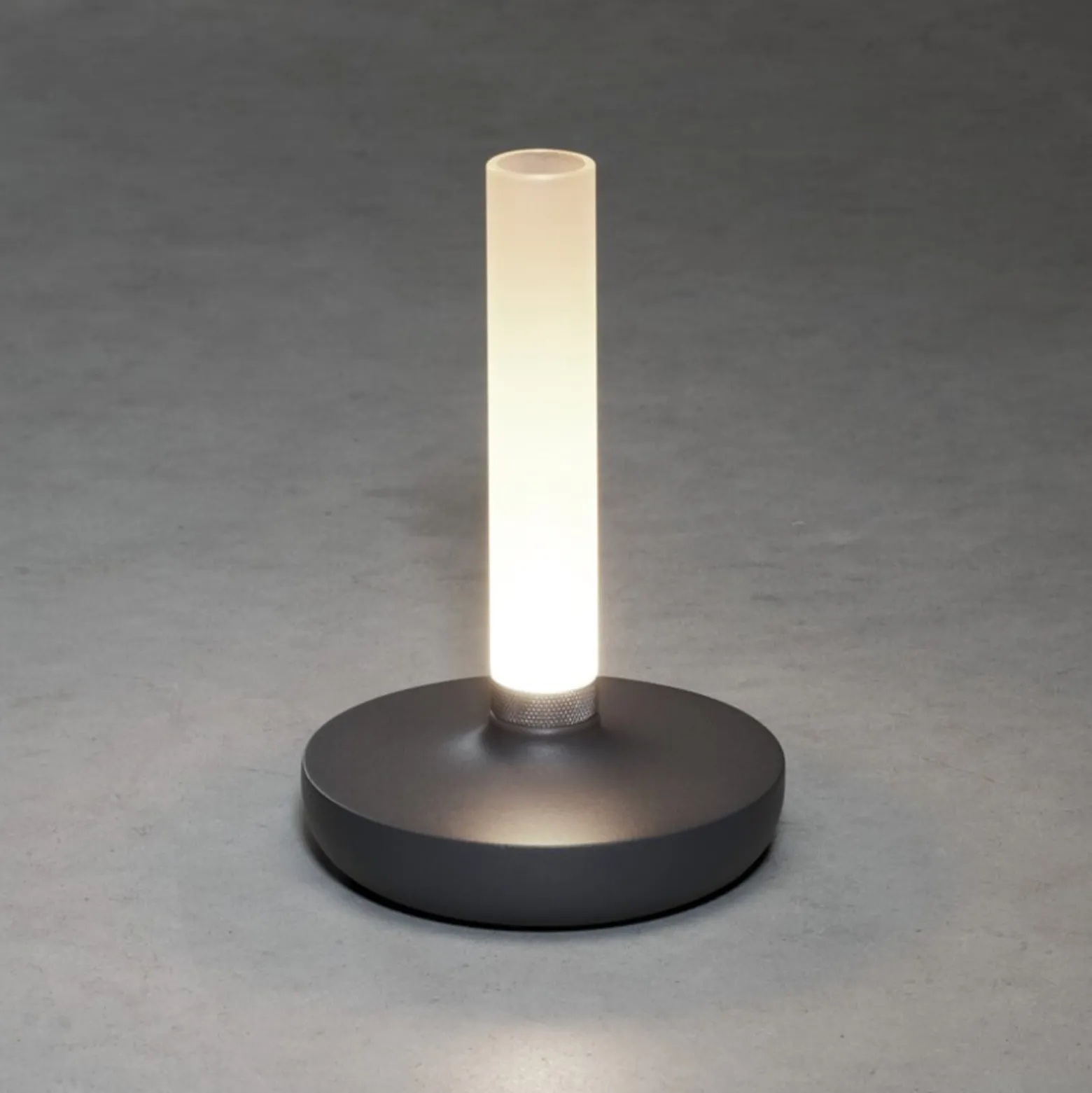 LED-pöytävalaisin Biarritz, IP54, akku, CCT harmaa