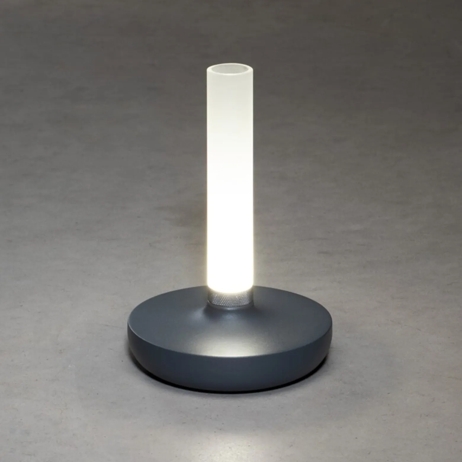 LED-pöytävalaisin Biarritz, IP54, akku, CCT harmaa