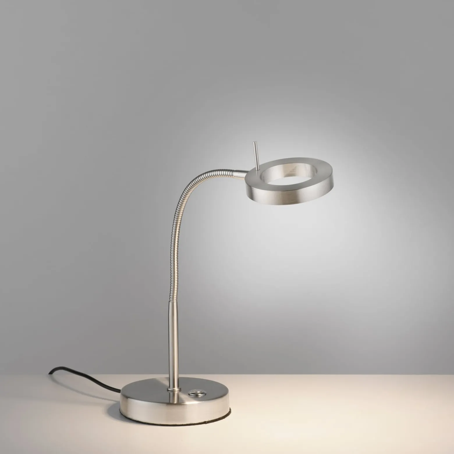 LED-pöytävalaisin Hensko, säätövarsi, Touchdim